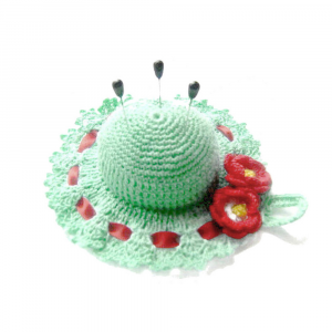 Cappellino puntaspilli acquamarina ad uncinetto 11 cm - Crochet by Patty