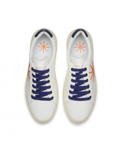 Sneakers bianche in pelle con logo asterisco arancio stringhe blu royal e rinforzo sul tallone blu notte