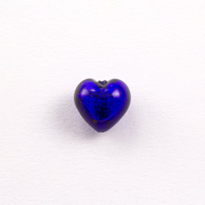 Perla cuore in vetro di Murano 12 mm. Vetro blu con foglia argento sommersa e foro passante per bigiotteria