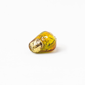 Perla di Murano goccia sommersa H14. Vetro verde e ambra, foglia oro. Foro passante.
