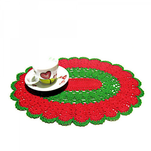 Centrino Natalizio verde e rosso ad uncinetto 34.5x26.5 cm - Crochet by Patty