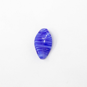 Perla di Murano foglia attorcigliata 27 mm. Vetro blu in pasta. Foro passante.