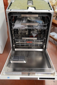 Dishwasher A&gxx L For 60 New Mod.ffb63806pw With Trolley Rialzabile