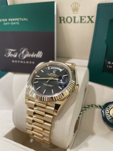 ROLEX Day-Date 40 Black diagonal / waffle dial, Yellow Gold President