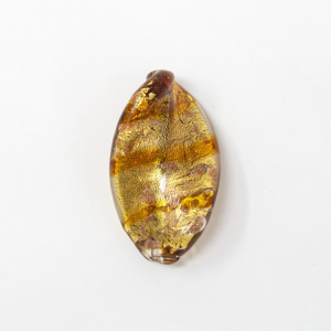 Perla di Murano foglia attorcigliata 34 mm. Vetro ambra e foglia oro. Foro passante.