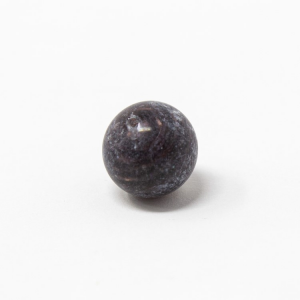 Perla di Murano tonda Ø8 mm, vetro nero in pasta con foro passante.