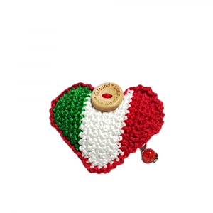 Portachiavi cuore rosso bianco e verde ad uncinetto 7.5x6 cm - Crochet by Patty