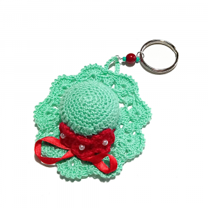 Portachiavi cappello acquamarina con perline ad uncinetto 8.5 cm - Crochet by Patty