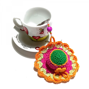 Portachiavi cappello arancione e fucsia con perline ad uncinetto 8.5 cm - Crochet by Patty