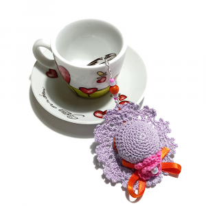Portachiavi cappello lilla con perline ad uncinetto 7.5 cm - Crochet by Patty