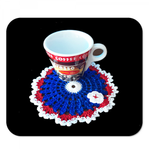 Sottobicchiere bianco blu e rosso ad uncinetto 12 cm - Crochet by Patty