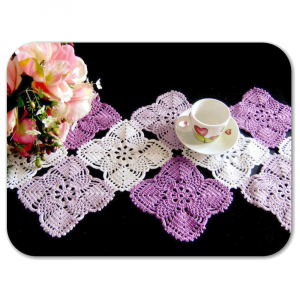 Centrino bianco, lilla e violetto ad uncinetto 60x40 cm - Crochet by Patty