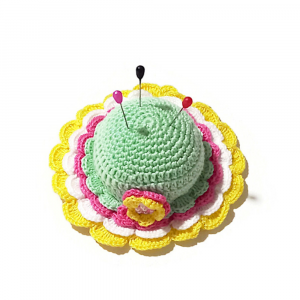 Cappellino puntaspilli verde chiaro ad uncinetto 11 cm - Crochet by Patty