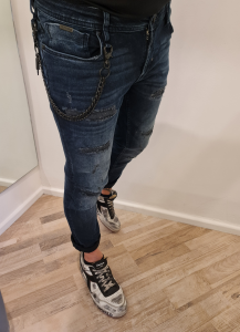 Jeans ozzy con catena 