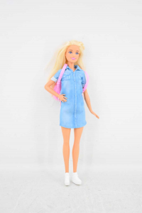 Puppe Barbie Mit Kleid In Jeans Und Rucksack
