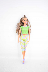 Puppe Barbie Brombeere Gxf05 Kleid Sportlich