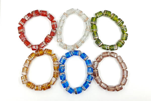 Bracciale etnico in vetro colorato in perle rettangolari