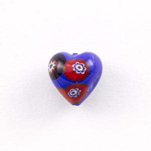 Perla cuore in vetro di Murano con Murrine millefiori colore blu in pasta Ø15 mm. Con foro passante.