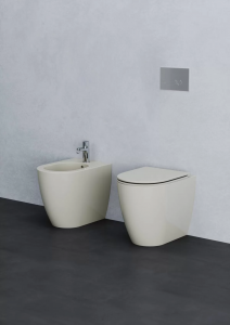 Easy Clean floor-standing toilet bowl complete with quick fastener and seat - Comoda Collection