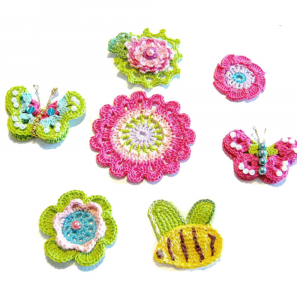 Fiori e farfalle colorate all'uncinetto per applicazioni - 7 PEZZI - Crochet by Patty