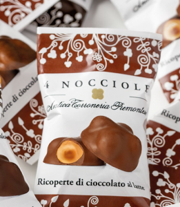 4 nocciole ricoperte di cioccolato al latte sfusi - Antica Torroneria Piemontese