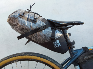 Borsa sottosella waterproof 100% per bikepacking da 6 litri. 