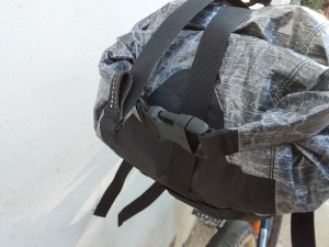 Borsa sottosella waterproof 100% per bikepacking  da 8 litri.