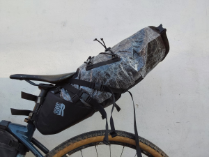 Borsa sottosella waterproof 100% per bikepacking  da 8 litri.
