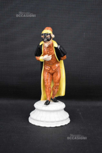 Statua Personaggio Di Carnevale In Ceramica Di Bassano Uomo Con Mantello Nero 20 Cm (difetto mano)