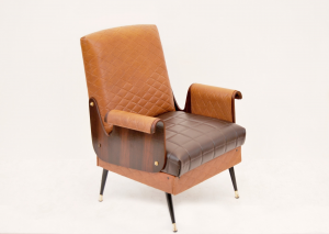 Poltrona Mid-Century in noce ed ecopelle, Made in Italy, Anni '60 