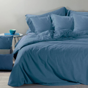 Blu hotel seta biancheria da letto in camera i cuscini e le