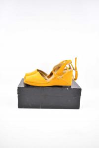 Sandals Woman Yves Saint Laurent Size 37.5 True Leather Suede Color Yellow